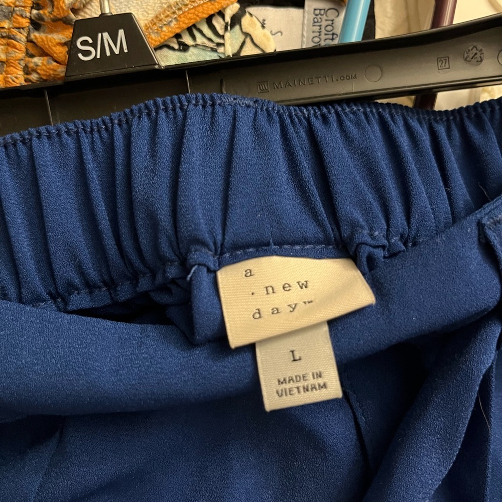 Loose fit blue shorts - Picture 2 of 4